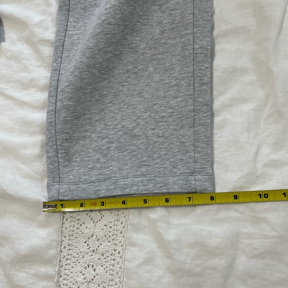 EUC Uniqlo Ballon Sweat Pants - Picture 13 of 16